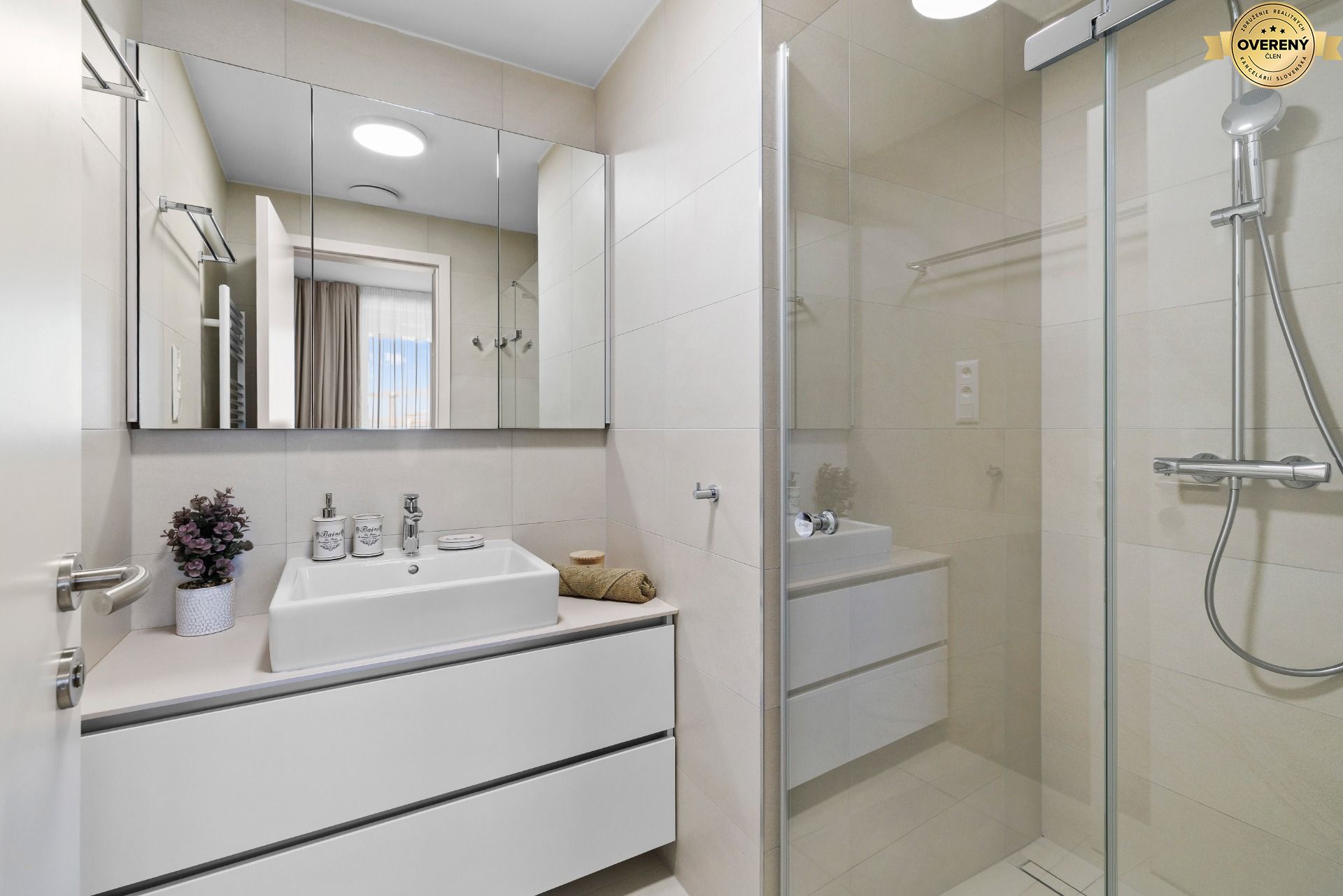 NUERA︱SKY PARK luxury furnished 2-room apartment on 15th floor