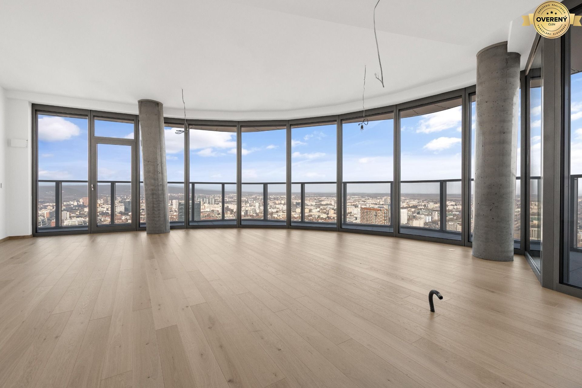 NUERA︱EUROVEA TOWER - Penthouse 3-bed. apt. Danube view, 44th