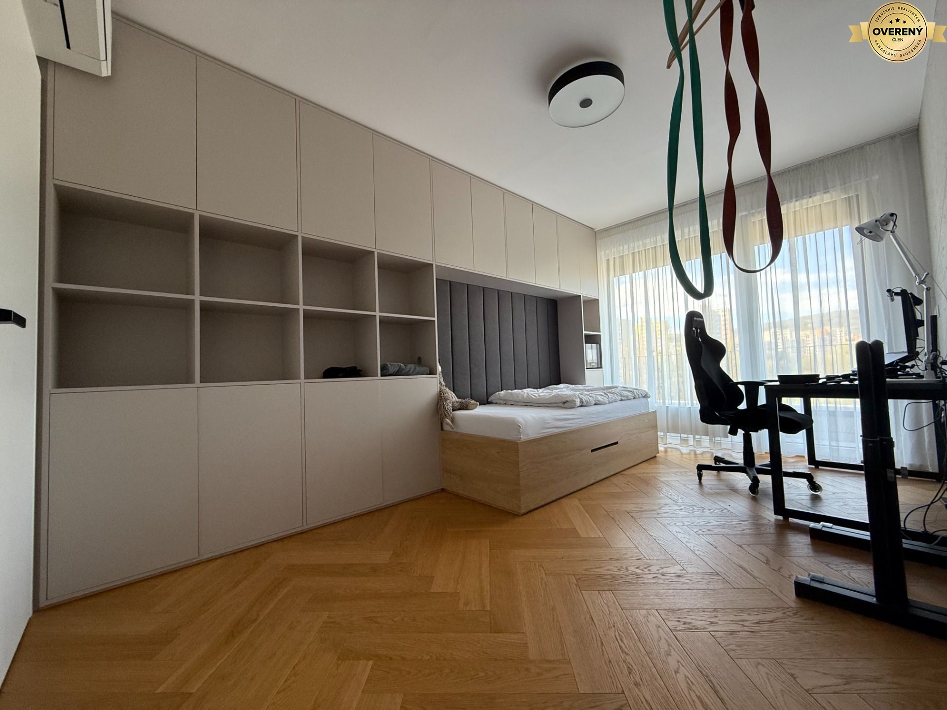 NUERA︱Penthouse with terrace and forest view in Dúbravka