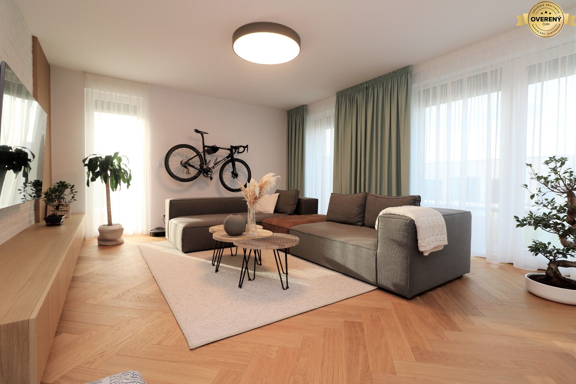 NUERA︱Penthouse with terrace and forest view in Dúbravka