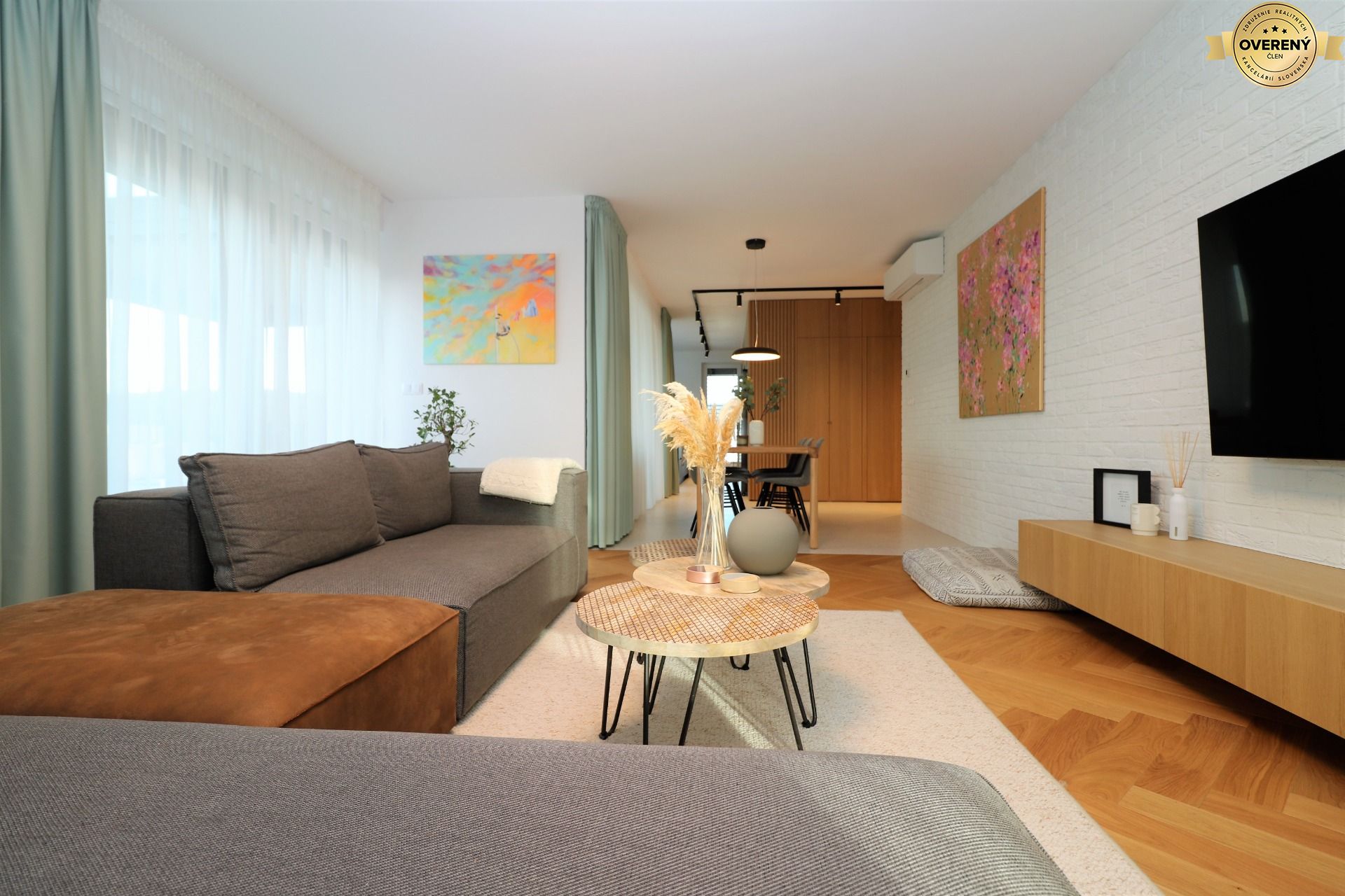 NUERA︱Penthouse with terrace and forest view in Dúbravka