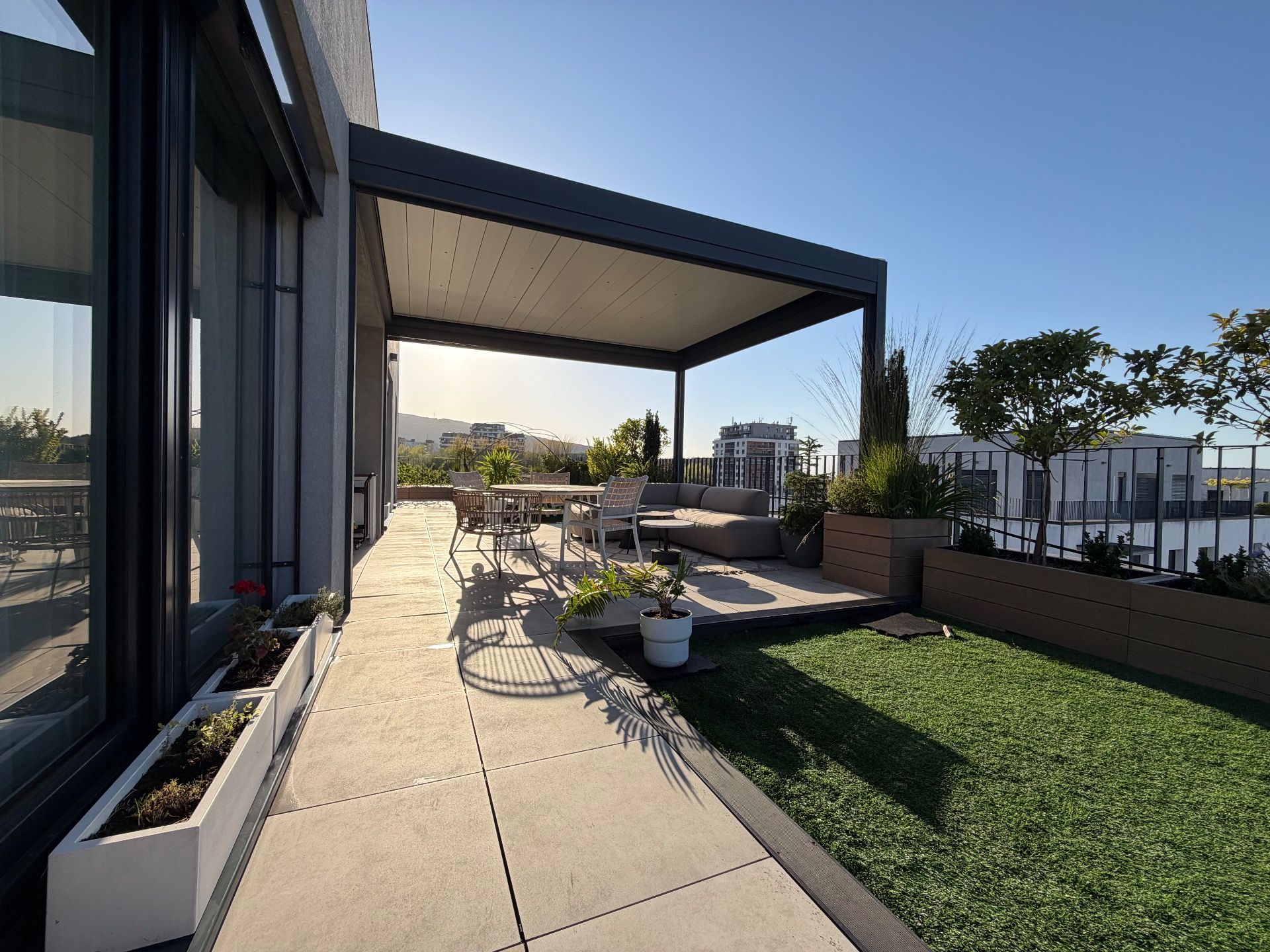NUERA︱Penthouse with terrace and forest view in Dúbravka