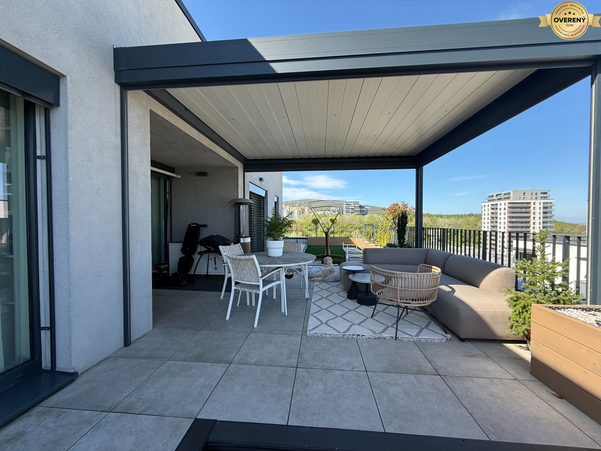 NUERA︱Penthouse with terrace and forest view in Dúbravka