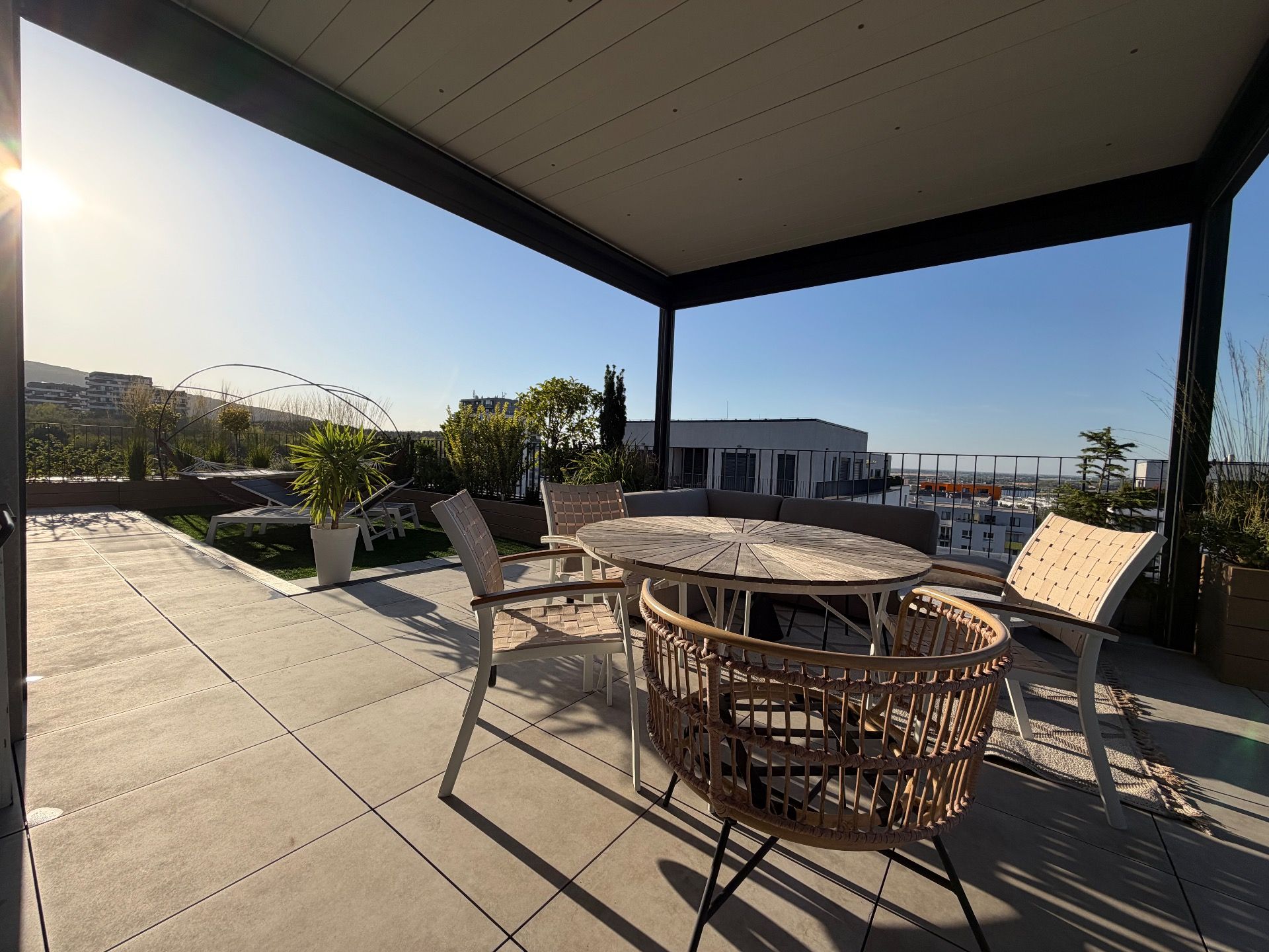 NUERA︱Penthouse with terrace and forest view in Dúbravka