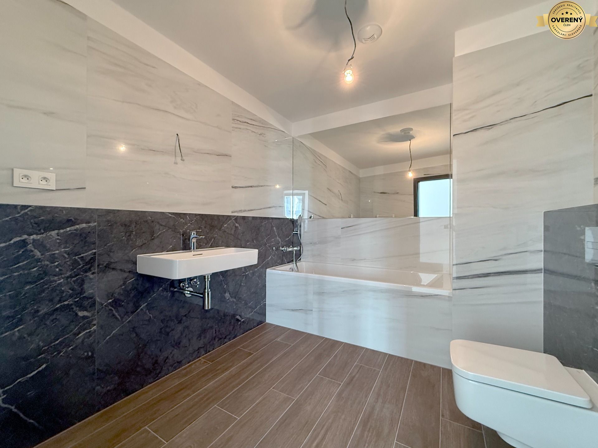 NUERA︱EUROVEA RIVERSIDE- 3 bedroom apartment with Danube view