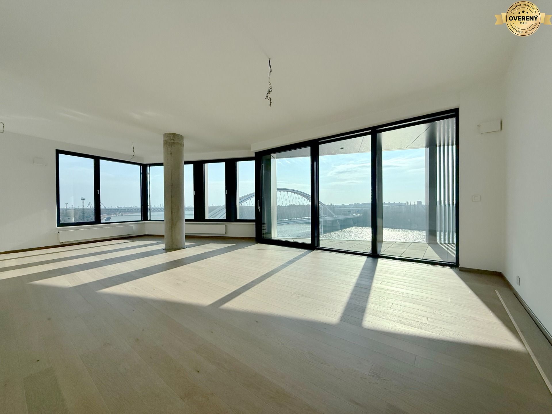 NUERA︱EUROVEA RIVERSIDE- 3 bedroom apartment with Danube view