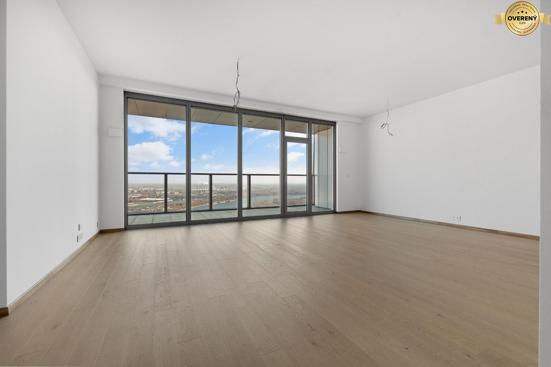 NUERA︱EUROVEA TOWER - Penthouse 2-bed. apt. east view, 44th