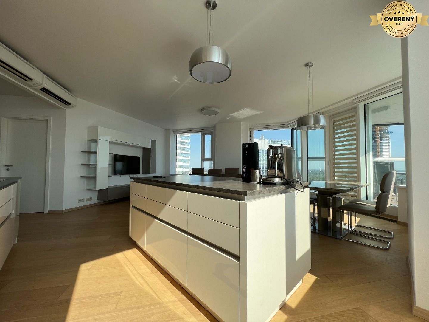 NUERA | PANORAMA CITY - 2-bed apt. with castle view, 26th fl., 97 sqm