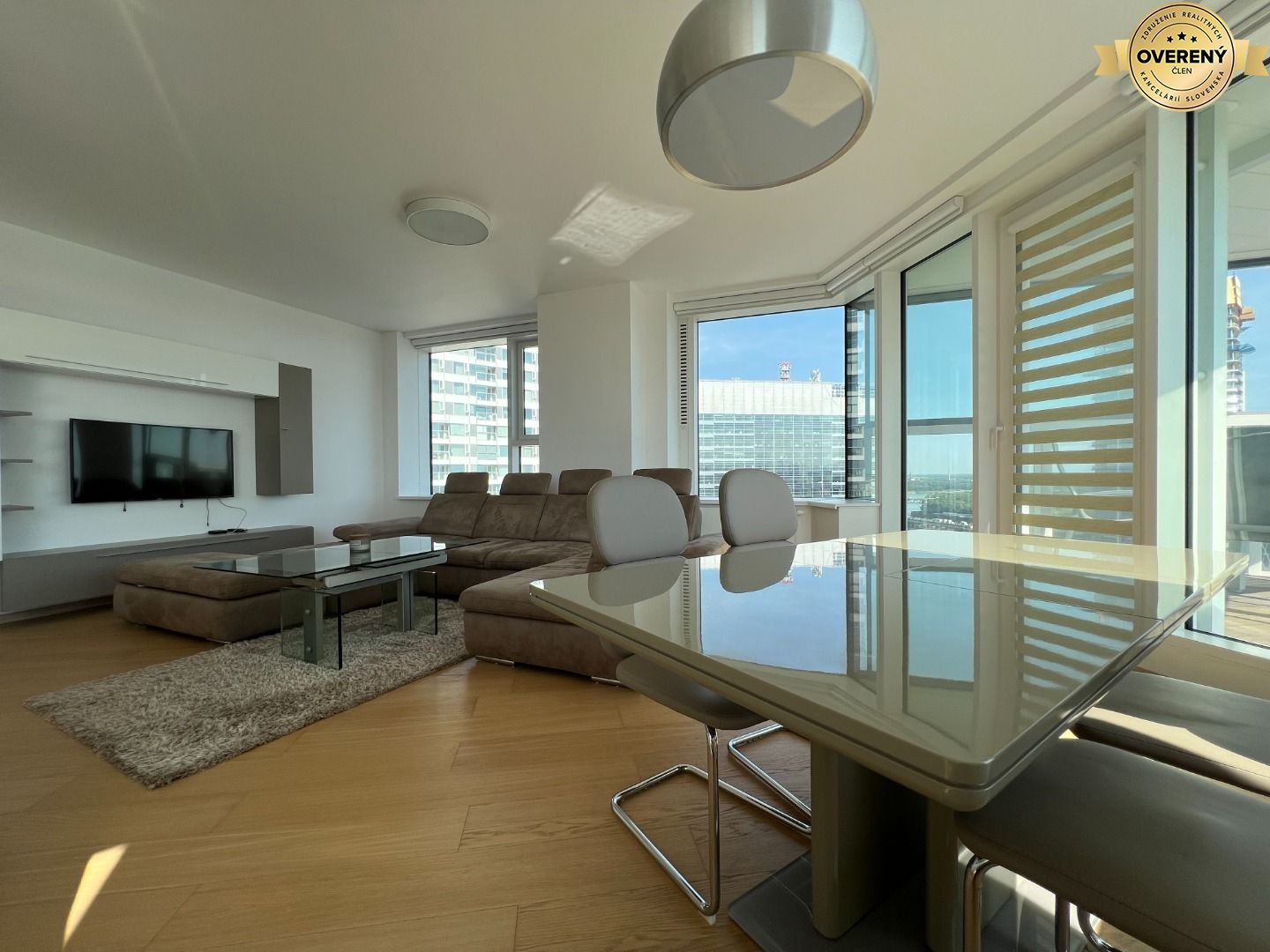 NUERA | PANORAMA CITY - 2-bed apt. with castle view, 26th fl., 97 sqm