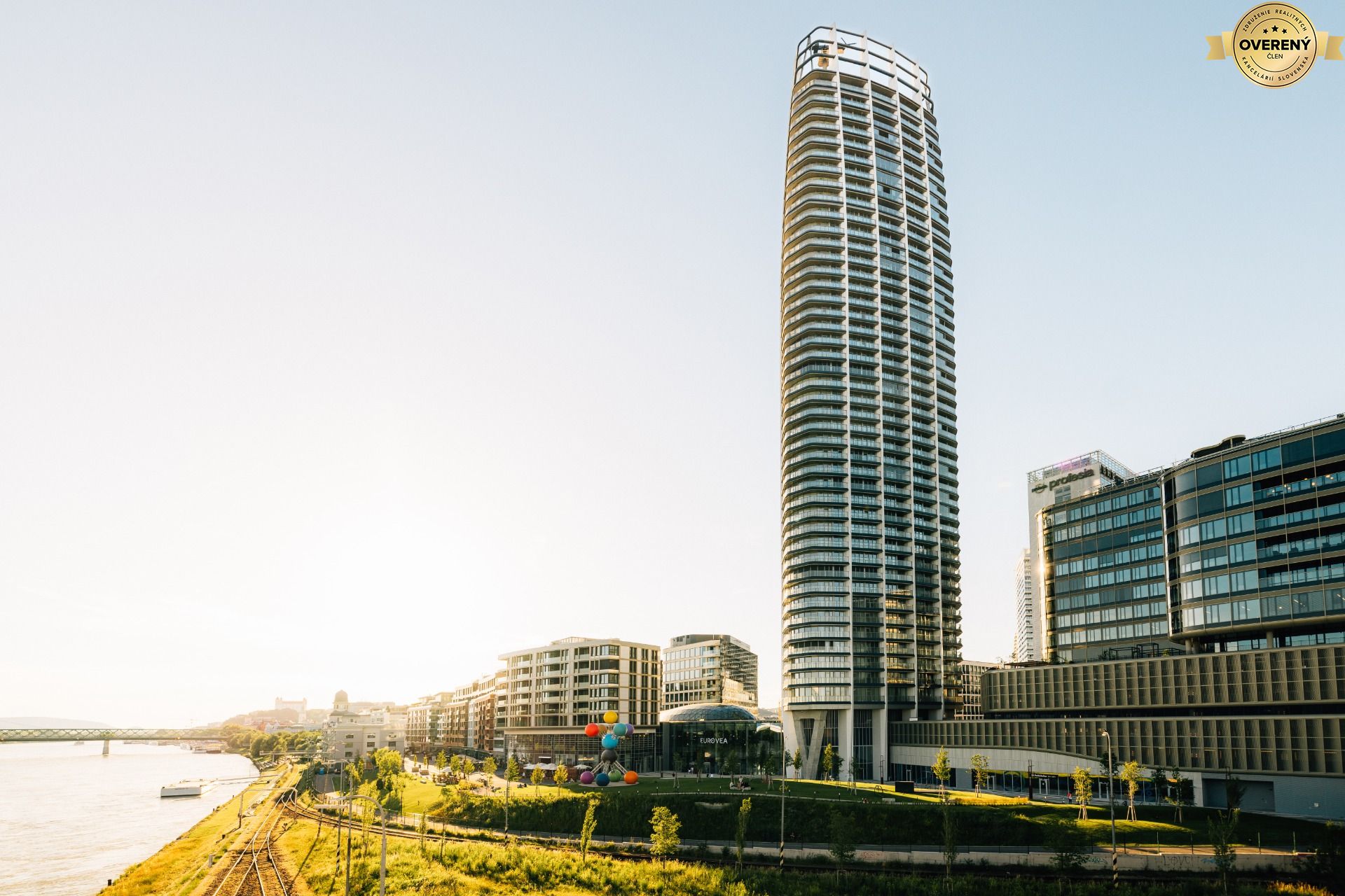 NUERA︱EUROVEA TOWER - LUX 2 bedroom apt., Karpaty view, 35th floor