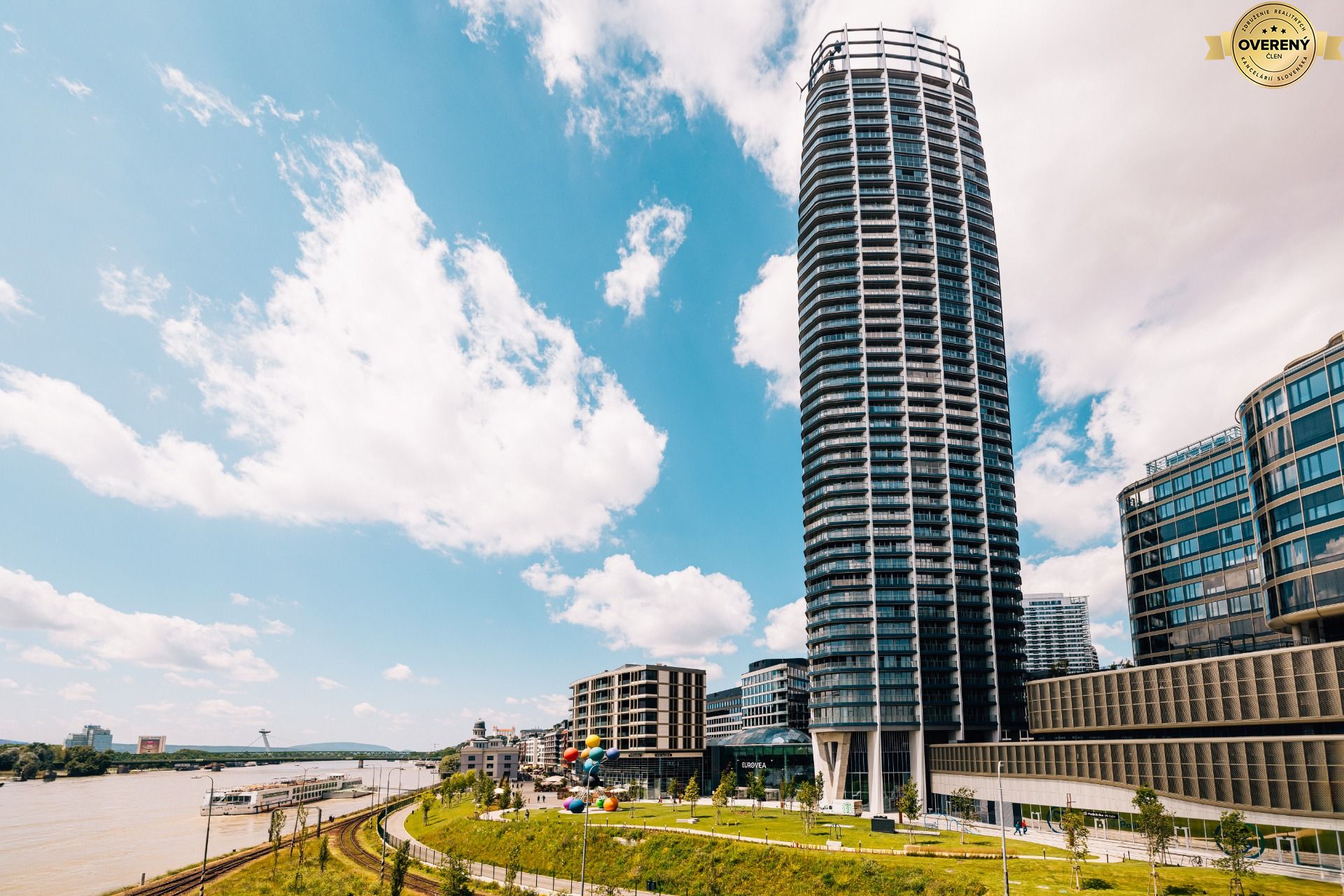 NUERA︱EUROVEA TOWER - LUX 2 bedroom apt., Karpaty view, 35th floor