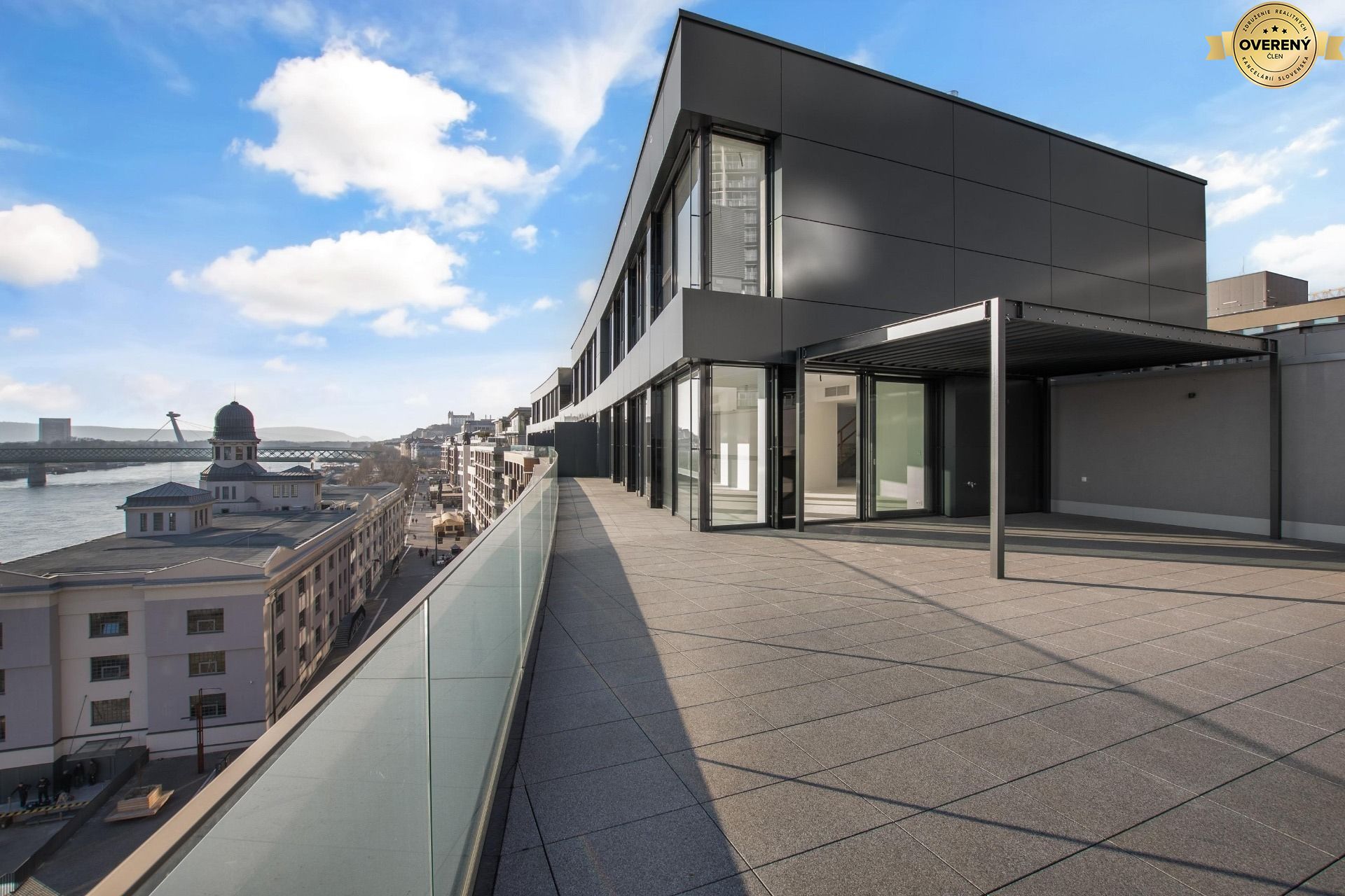 NUERA︱EUROVEA RIVERSIDE- 4 bedroom duplex apartment Danube view