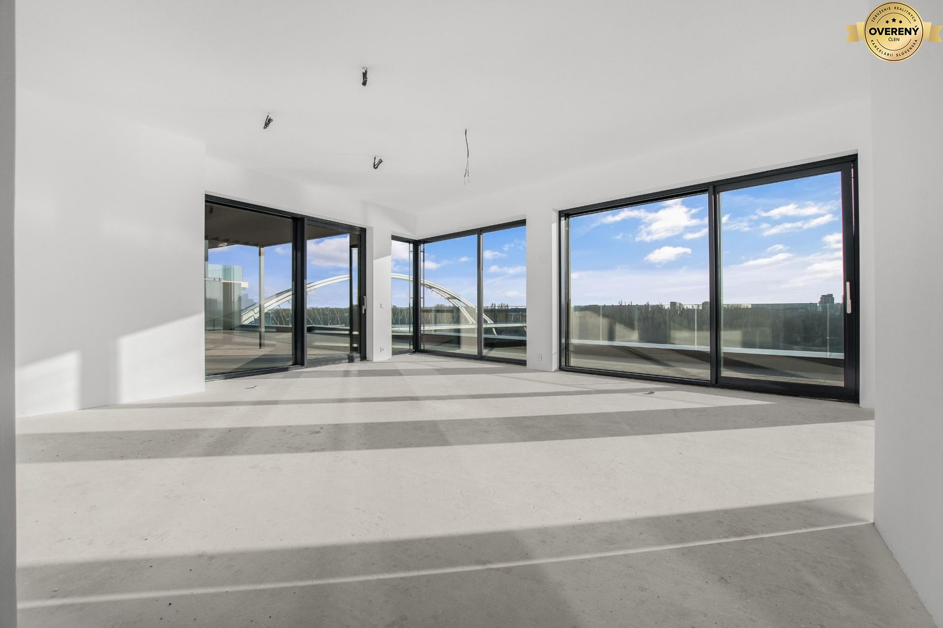 NUERA︱EUROVEA RIVERSIDE- 4 bedroom duplex apartment Danube view