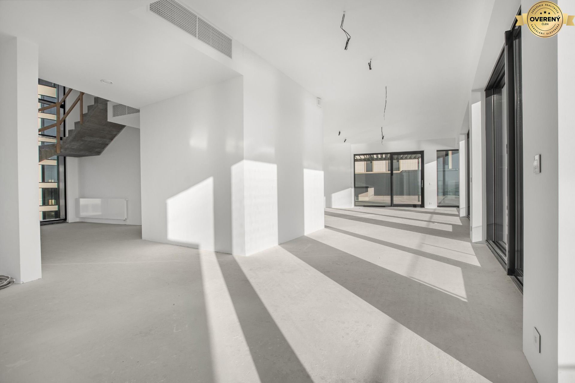 NUERA︱EUROVEA RIVERSIDE- 4 bedroom duplex apartment Danube view