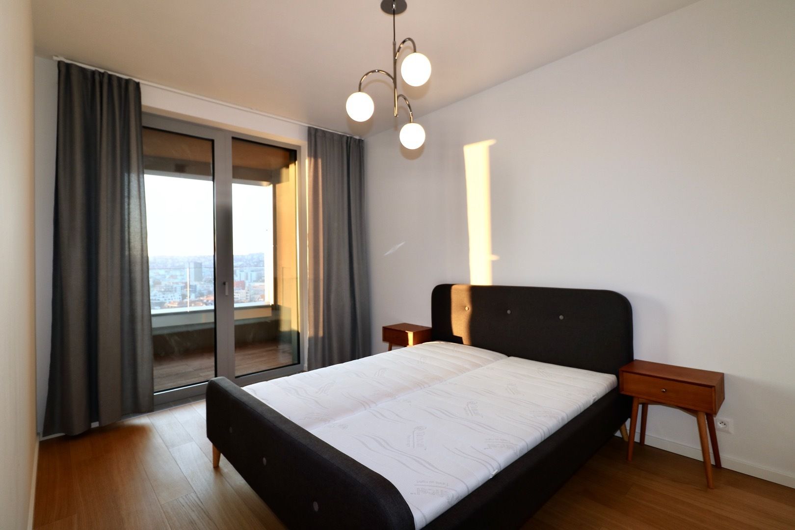 FOR RENT - SKYPARK 1-bedroom apartment, castle view, 16th floor