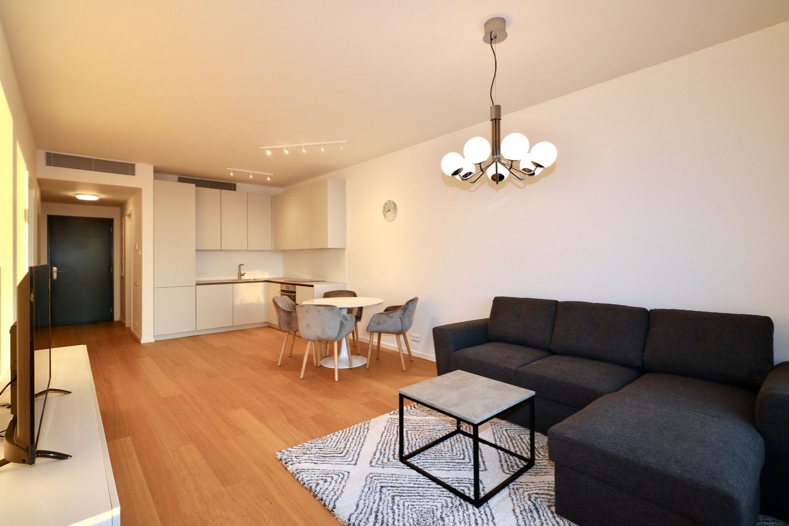 FOR RENT - SKYPARK 1-bedroom apartment, castle view, 16th floor