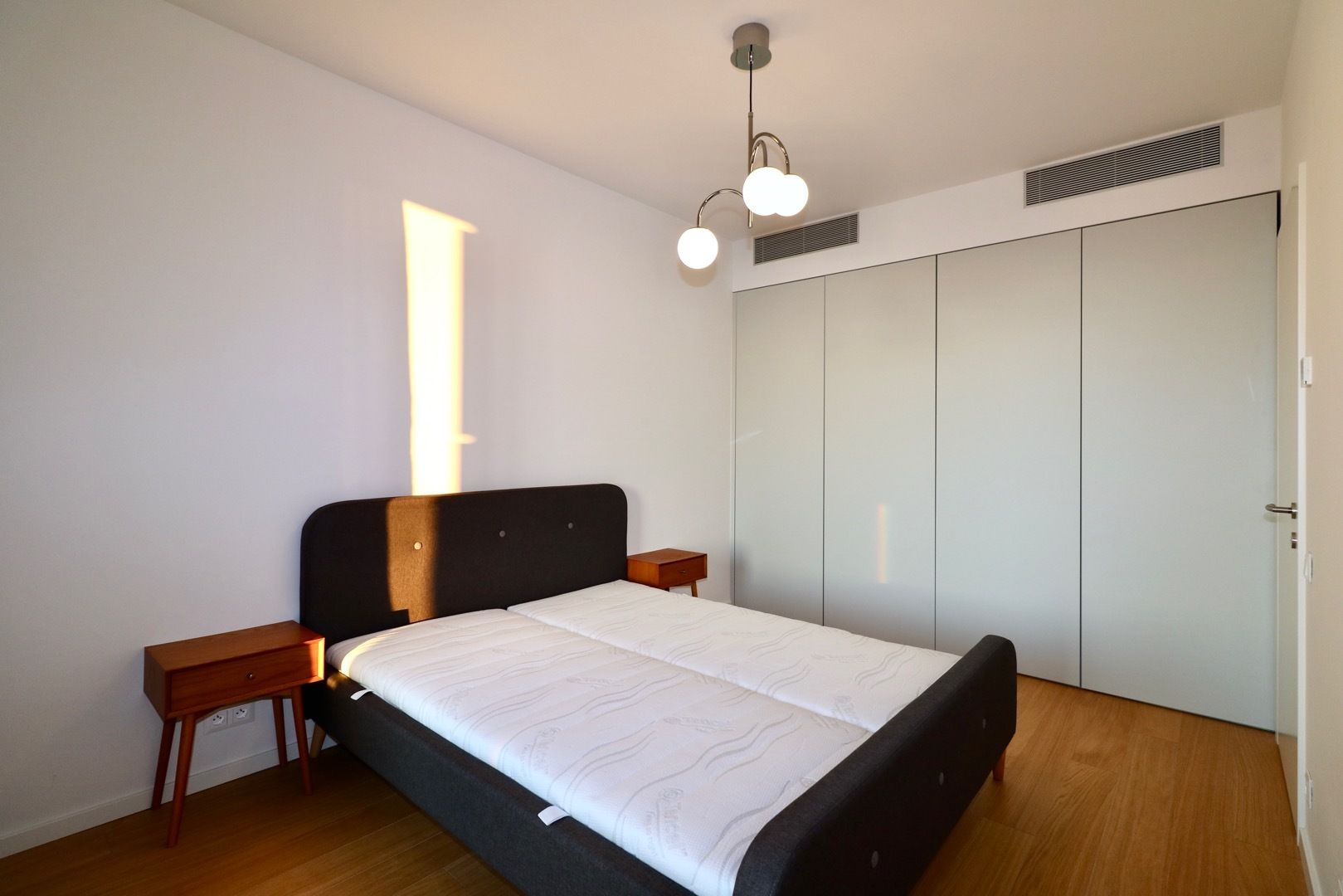 FOR RENT - SKYPARK 1-bedroom apartment, castle view, 16th floor