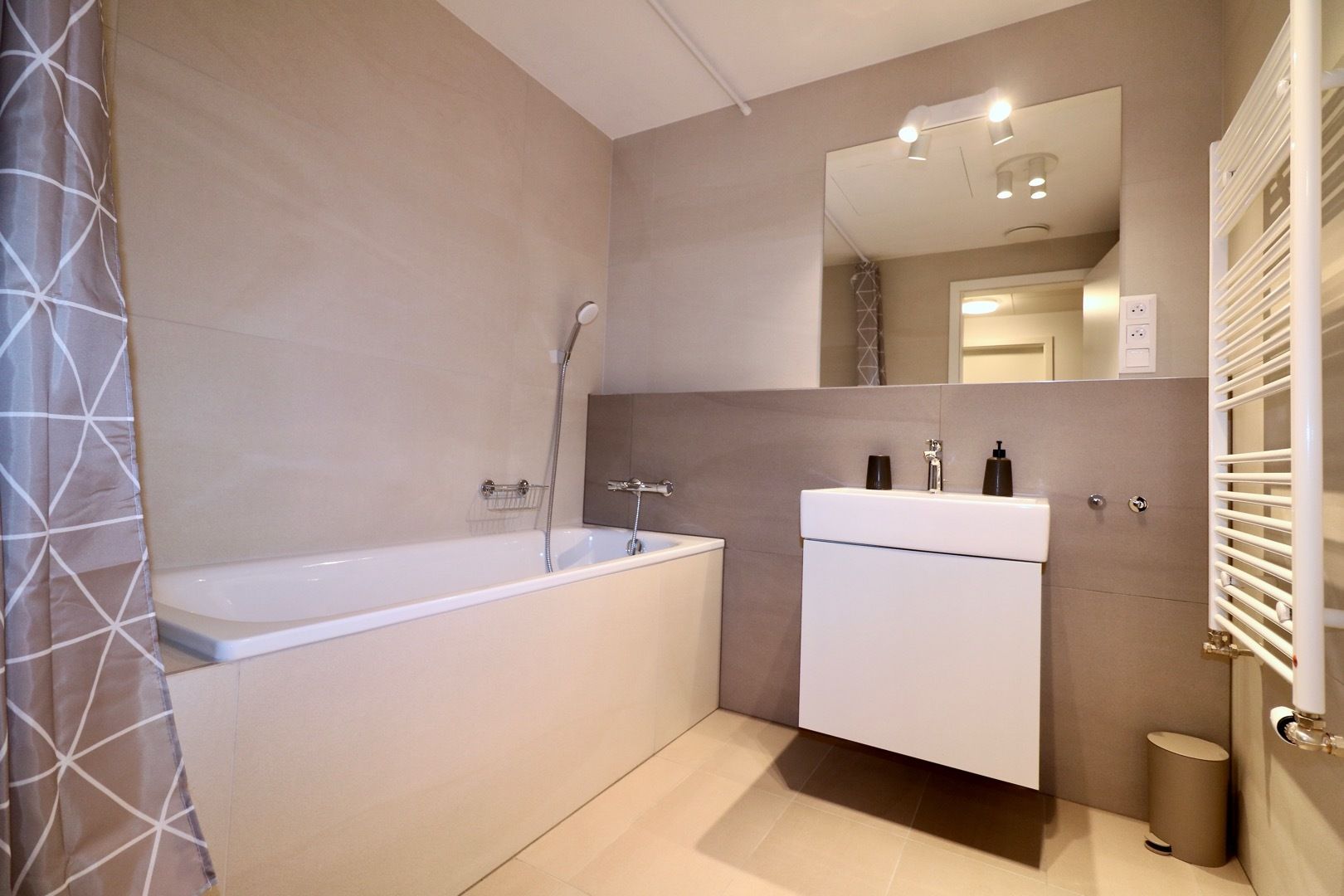 FOR RENT - SKYPARK 1-bedroom apartment, castle view, 16th floor