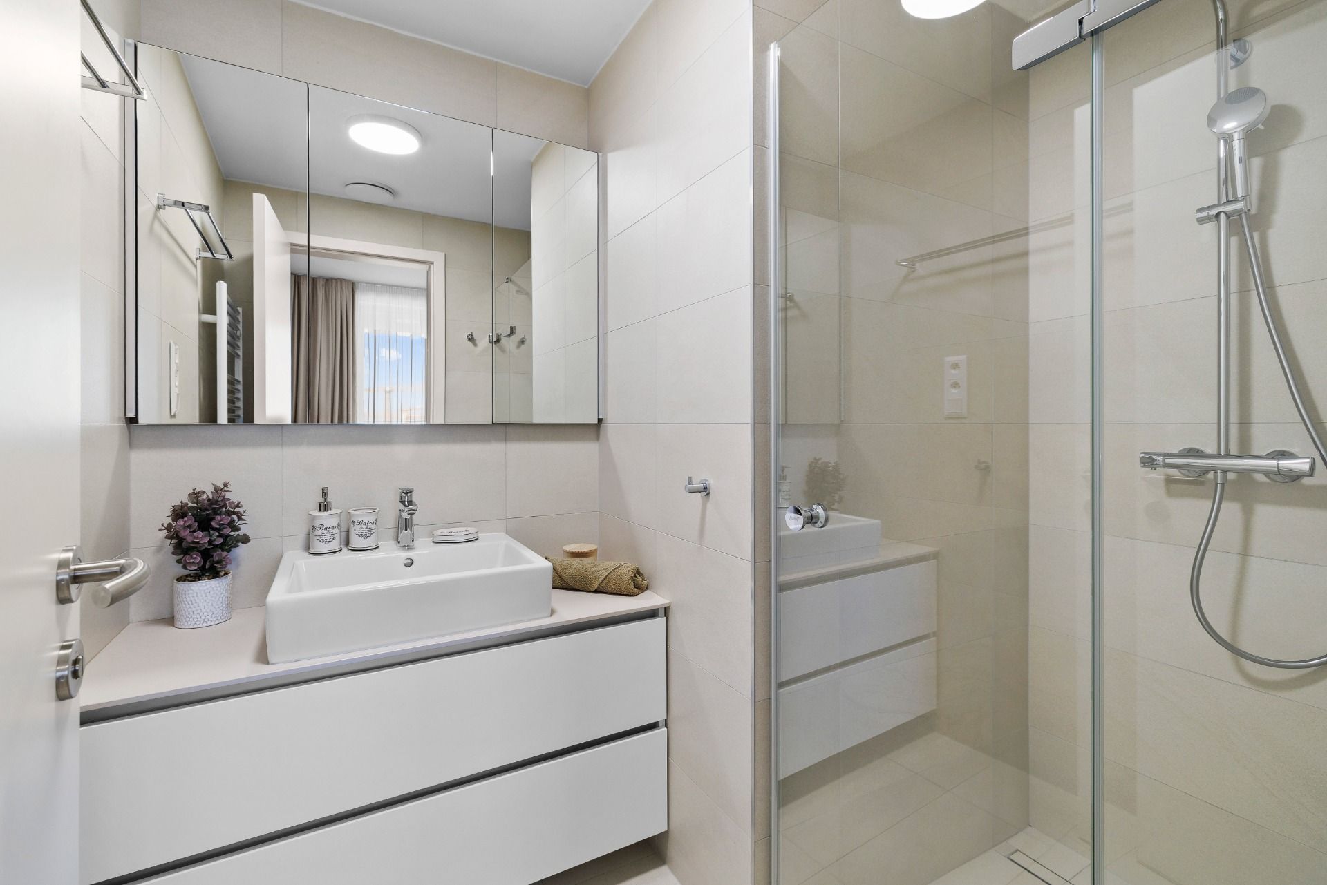 NUERA︱SKY PARK luxury furnished 2-room apartment on 15th floor