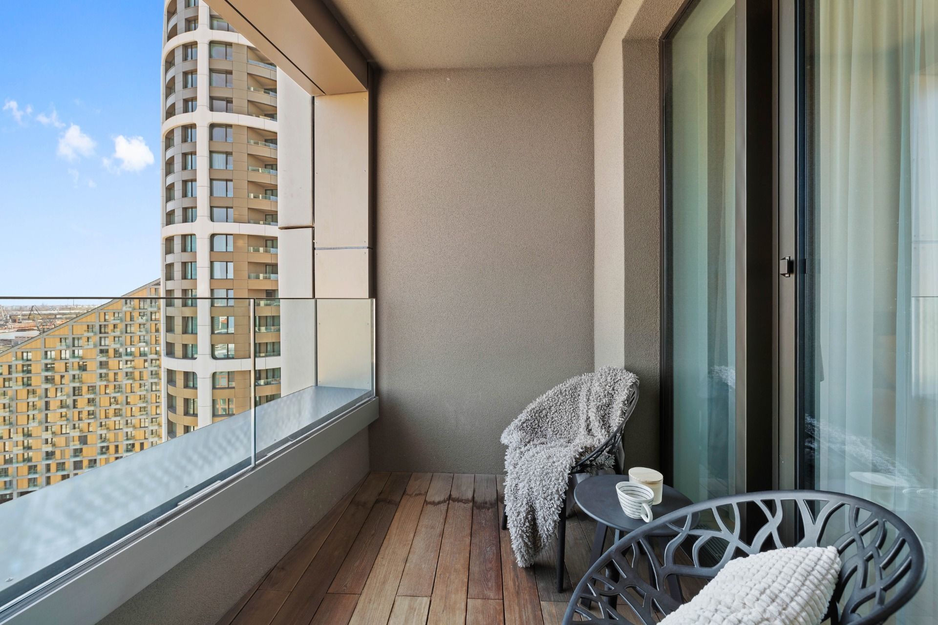 NUERA︱SKY PARK luxury furnished 2-room apartment on 15th floor