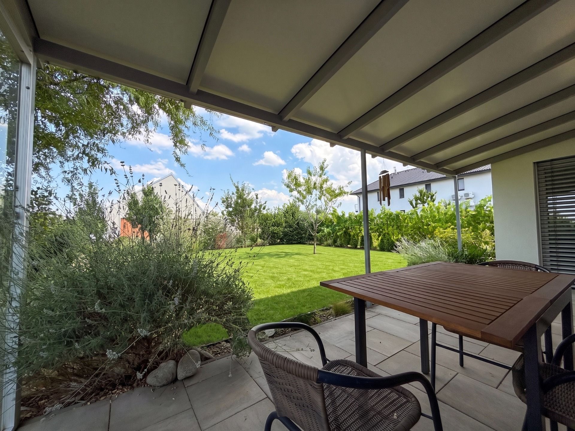 NUERA︱Family house with beautiful garden, Jablonové