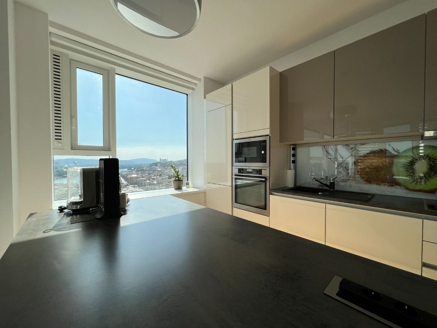 NUERA | PANORAMA CITY - 2-bed apt. with castle view, 26th fl., 97 sqm