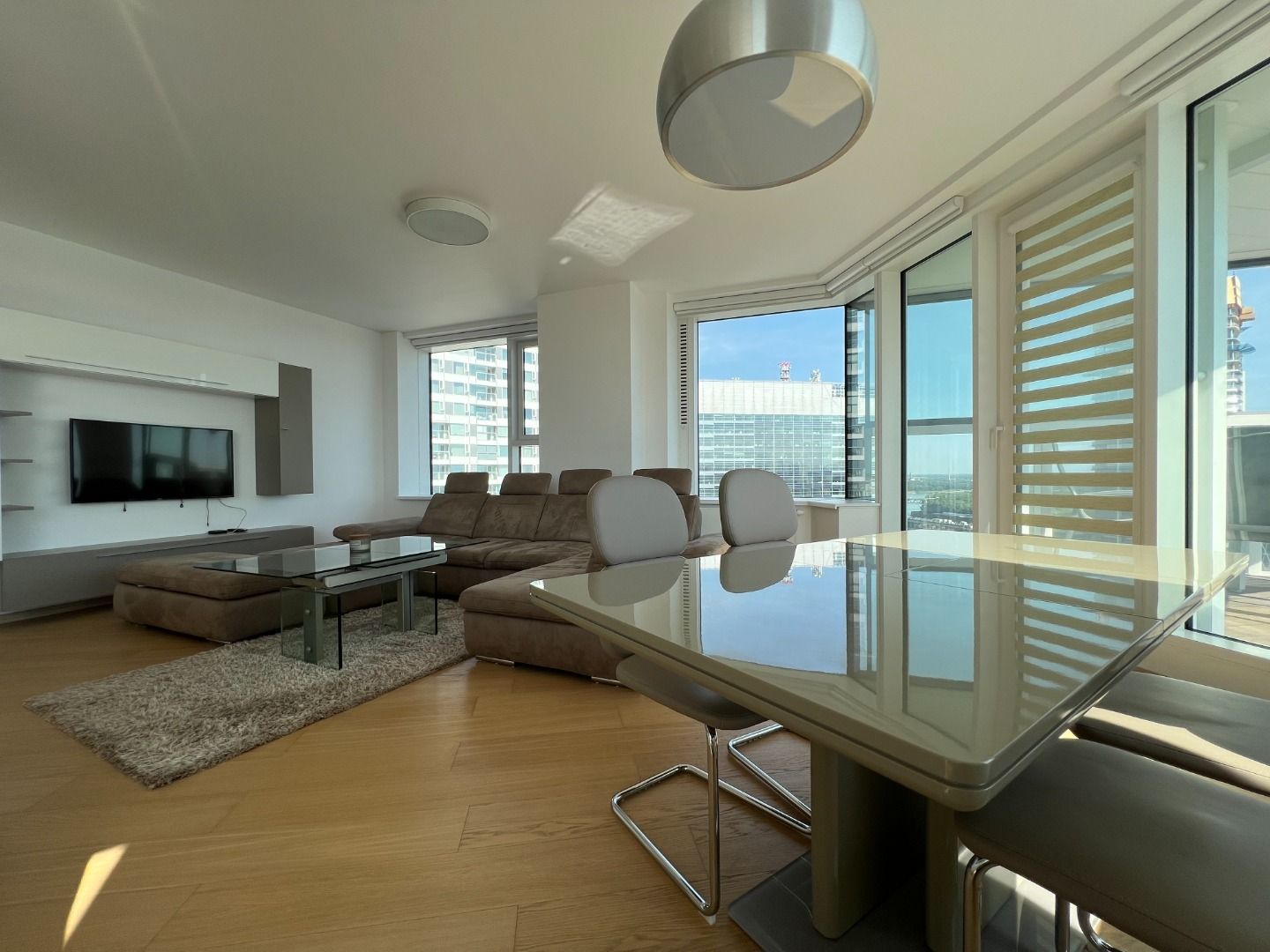 NUERA | PANORAMA CITY - 2-bed apt. with castle view, 26th fl., 97 sqm