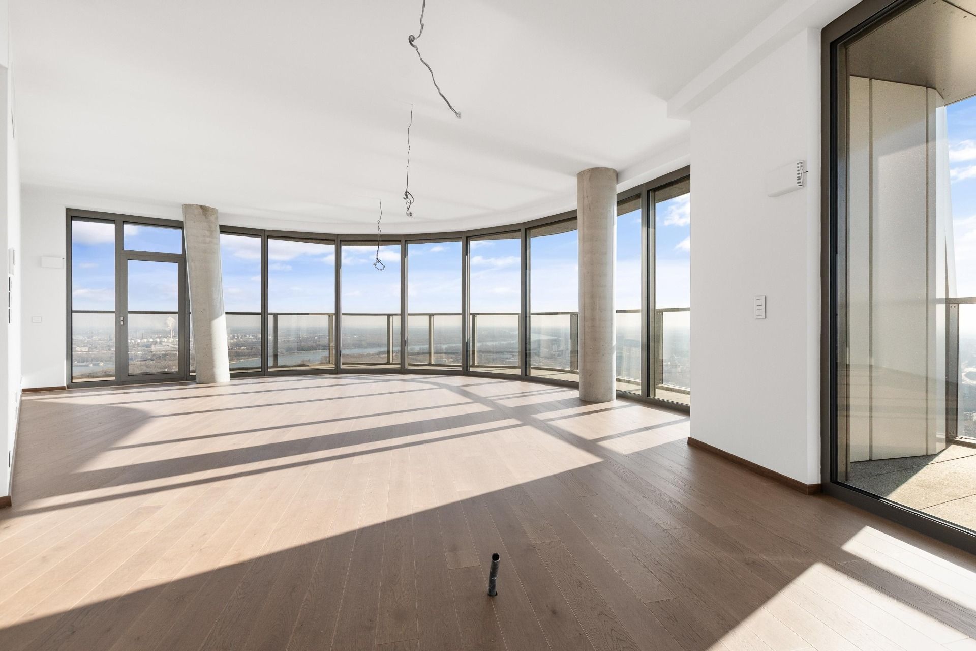NUERA︱EUROVEA TOWER - Penthouse 3-bed. apt. Danube view, 44th