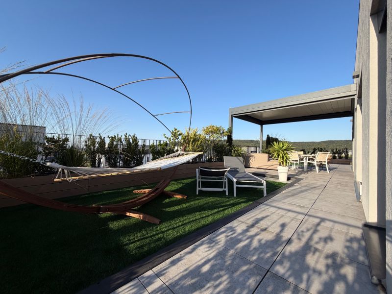 NUERA︱Penthouse with terrace and forest view in Dúbravka