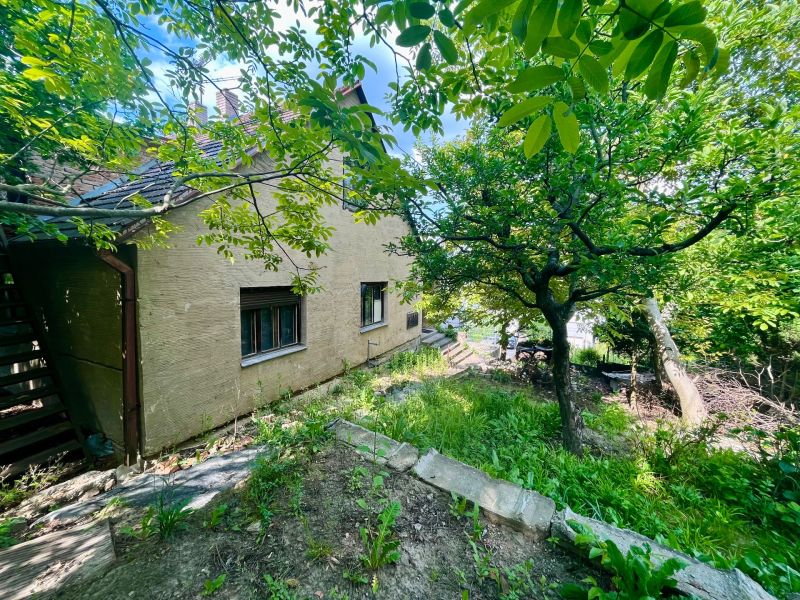 NUERA | FOR SALE Unique plot with old house near Horský park, Budkova 