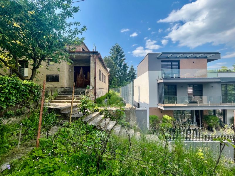 NUERA | FOR SALE Unique plot with old house near Horský park, Budkova 